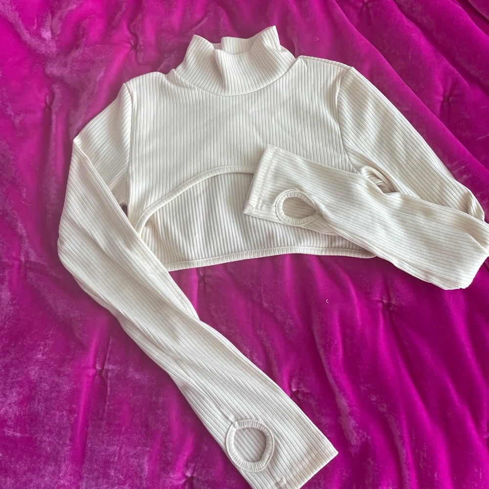White Cropped Turtle Neck Top🔥